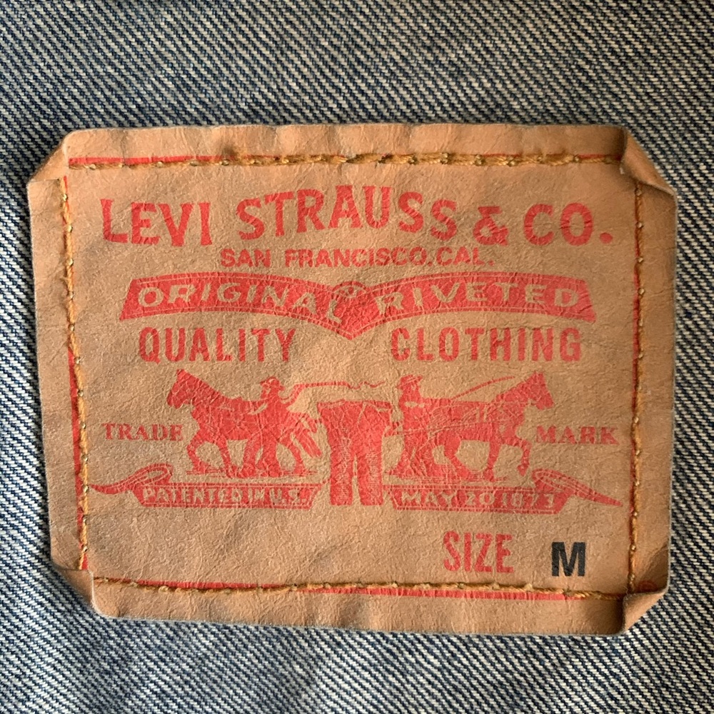 Levi’s Classic Medium Stonewashed Denim Jacket - image 6